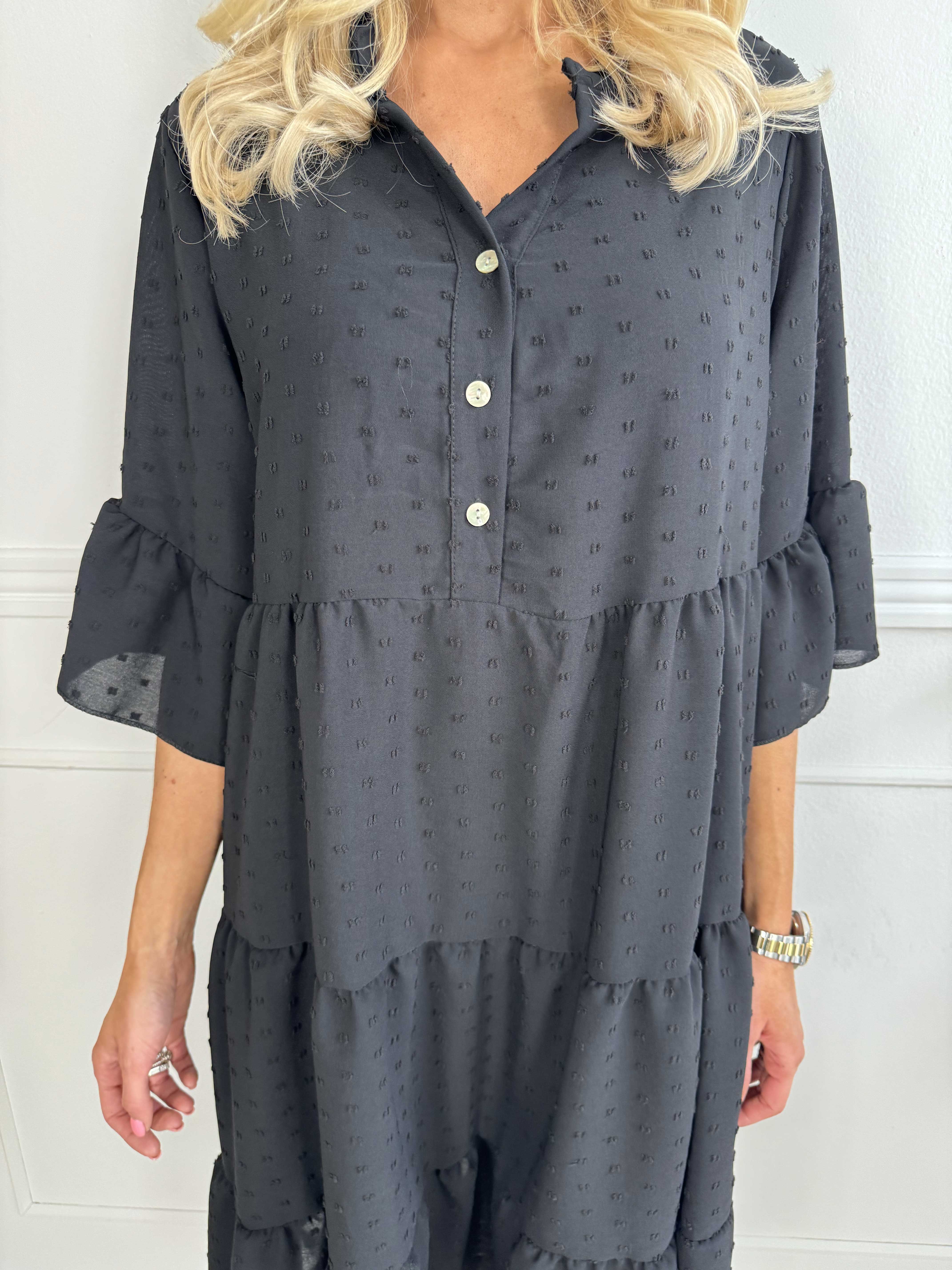 Amanda - Feminin klänning med söta ärmar